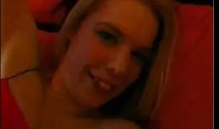 Manuel Ferrara hoda u tinejdžerskim tube film sex rukama