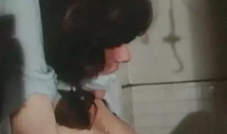 Azijska viol sexi sestra s ogromnim boobs briga o pacijentima