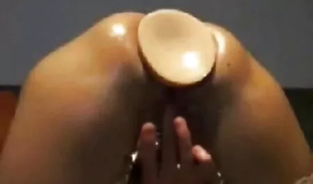 - Crvenokosa drolja Kat Gold sexi film porno uzima kurac u svojoj guzici