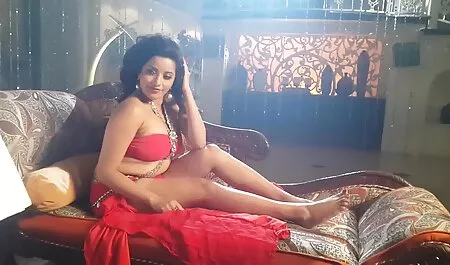 Evelina Darling, ovisna o donjem filme sexi video rublju i analnom seksu