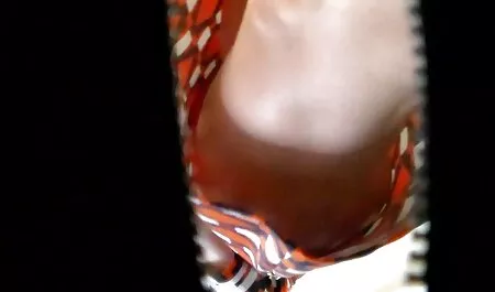 Seksi brineta igra se sa svojom pičkom sex xx filme
