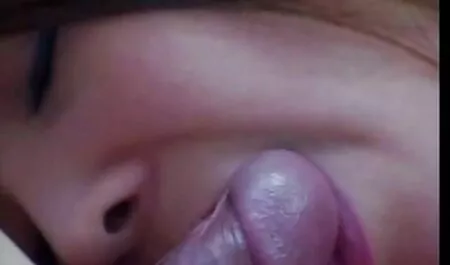 Lijepa plijen brineta dobiva kurac u dupe porno sexy model