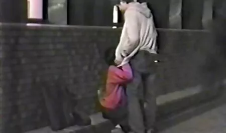 Cum na femei sexi blonde licu na maloj djevojčici