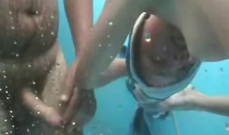 Tri lijepa dika se guše na toploj film sex hd free spermi